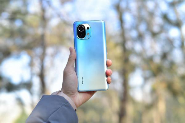 小米定義價效比，2K屏+哈曼卡頓+無線充電，驍龍888旗艦加速離場