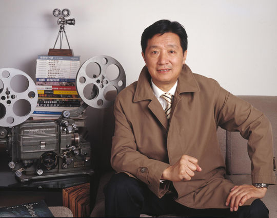 看完周冬雨的3次逆襲，才明白相貌平平的她為什麼會如此成功