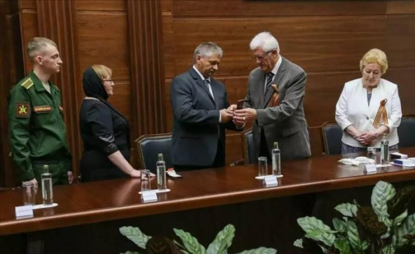 普京唯一一次低頭談判，用6名俘虜換英雄遺體，獲得全世界點贊