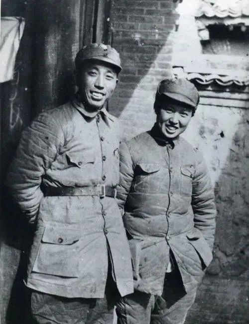 王震將軍品格高貴，書法也雄渾大氣，鼓舞人心，很有藝術美感