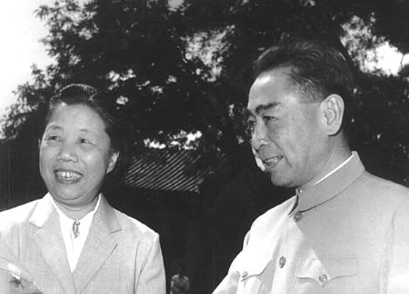 從1957年到去世前兩年,周總理淋過的雨,後來都成為我們眼裡的淚 從1957年到去世前兩年,周總理淋過的雨,後來都成為我們眼裡的淚