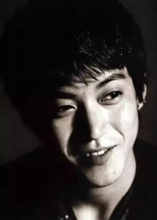 說他過氣的省省吧，前後十幾年，學他的人還是“多如牛毛”