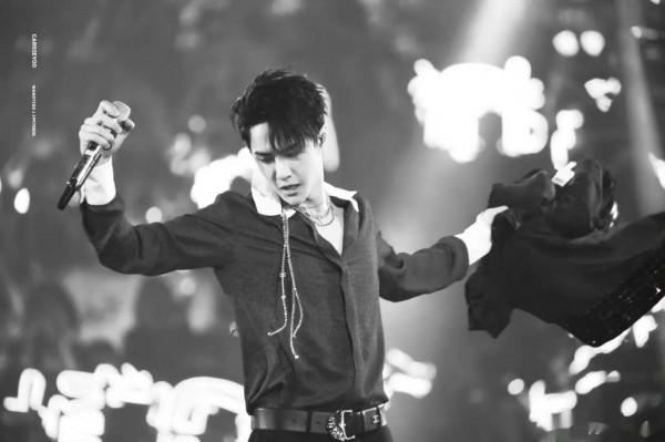 王一博《無感》現場版高畫質桌布