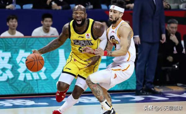 四人上雙，吉林險勝深圳！王晗稱讚瓊斯表現，邱彪賽後一臉無奈