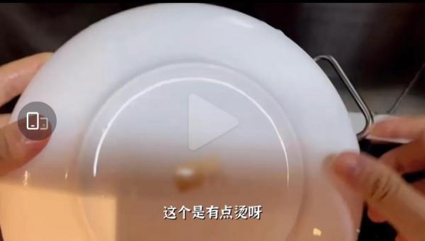 謝娜分享秋葵蒸蛋，網友：一看就不會做飯