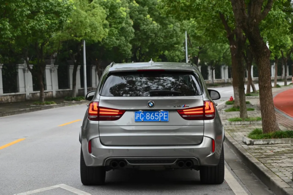 二手寶馬X5M:百萬效能SUV,4.4T雙渦輪增壓,5折購 二手寶馬X5M:百萬效能SUV,4.4T雙渦輪增壓,5折購