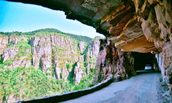 太行山深處的上臘江村，想去僅一條懸崖公路，民風淳樸住一晚50元