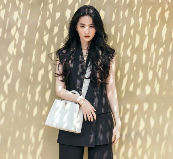 秋冬買包聖經 | 50+款時尚度拉滿的新款大盤點 秋冬買包聖經 | 50+款時尚度拉滿的新款大盤點