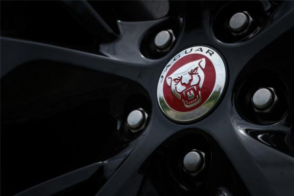 捷豹XFL:西裝下,隱藏的多面性格 捷豹XFL:西裝下,隱藏的多面性格