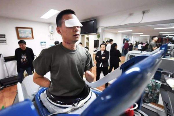 英雄杜富國：排雷時不幸受傷，榮獲一等功，如今享受什麼待遇？