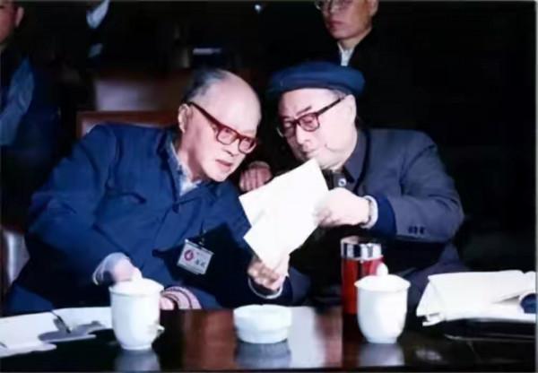 他4歲喪父,13歲喪母,18歲考清華,57歲造原子彈,90歲車禍去世 他4歲喪父,13歲喪母,18歲考清華,57歲造原子彈,90歲車禍去世