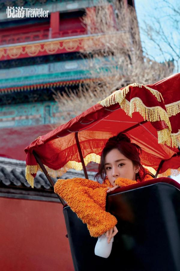 楊冪悅遊三月刊封面大片