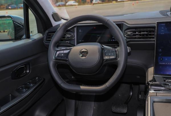 不用擔心油耗的效能SUV，車長超5米，卻能4.9秒破百，詳解蔚來ES8