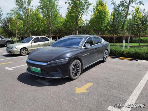 漢EV自駕新疆伊犁，一個人獨自玩耍，逛鞏留縣的蝶湖景區