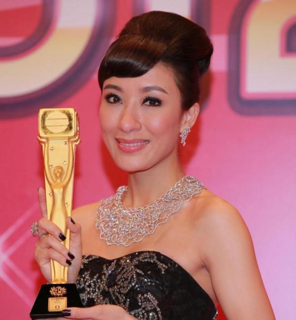 明明是親兄弟姐妹，卻一個爆紅一個落魄，都怪顏值、性格差距大？