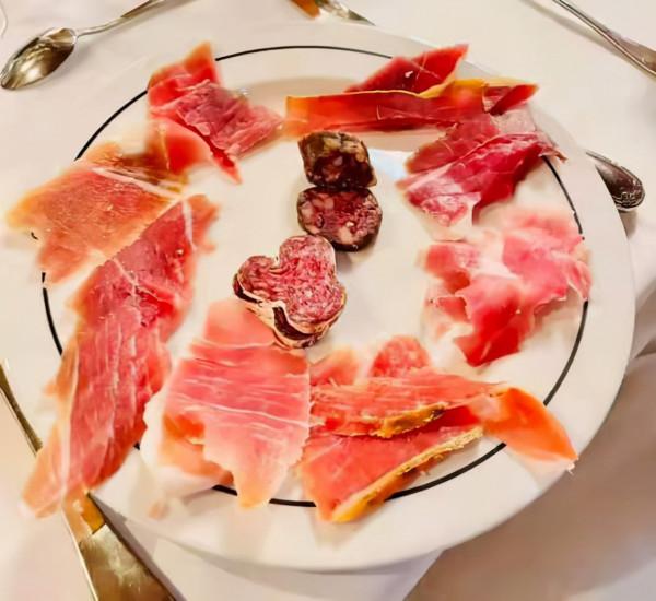 法國當地的自助餐有多豪華?頂級食材“堆成山”,芝士逾100多種 法國當地的自助餐有多豪華?頂級食材“堆成山”,芝士逾100多種