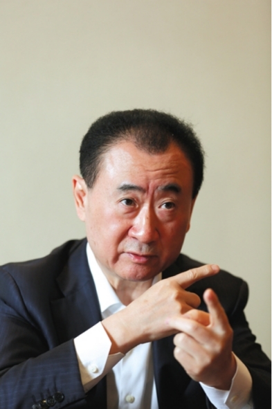 又一位大咖喜提紅旗座駕！王健林助力民族品牌，盡顯愛國情懷