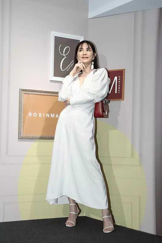 “人到中年”的陳嘉樺,反而越來越有女人味兒了 “人到中年”的陳嘉樺,反而越來越有女人味兒了