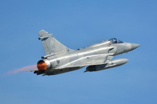 中國空軍的明智決定！放棄引進F16和幻影，國產殲10得以橫空出世