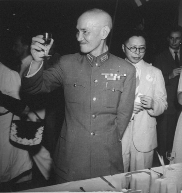 1945年重慶談判,蔣介石讓毛澤東當省長,毛主席如何回應? 1945年重慶談判,蔣介石讓毛澤東當省長,毛主席如何回應?