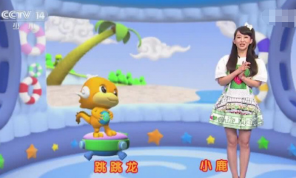 紅果果二胎後首復工！打扮少女面色紅潤，47歲小鹿姐姐罕露面