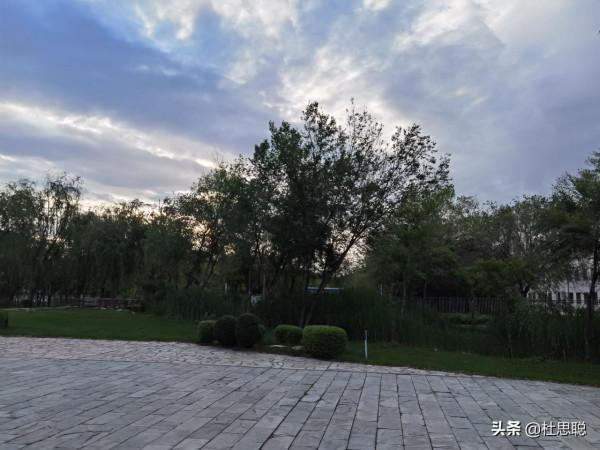 漢EV自駕新疆,烏魯木齊停車7小時收費48,晚上駐車瑪納斯 漢EV自駕新疆,烏魯木齊停車7小時收費48,晚上駐車瑪納斯