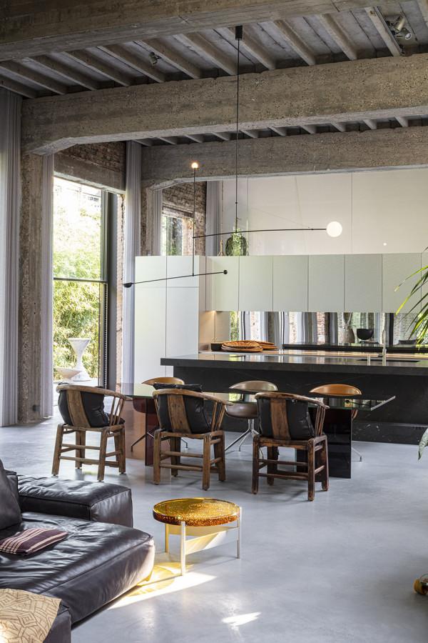 破舊的體育大樓改造成私人住宅:新與舊的碰撞 破舊的體育大樓改造成私人住宅:新與舊的碰撞