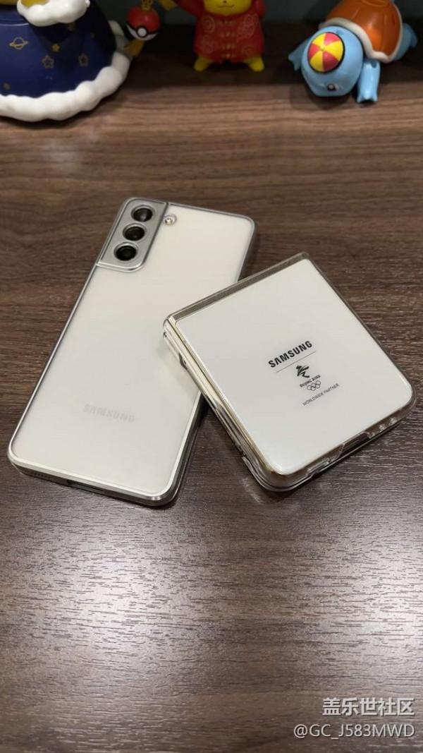 粉絲收到三星Galaxy Z Flip3 5G冬奧版，顏值真的很耐打