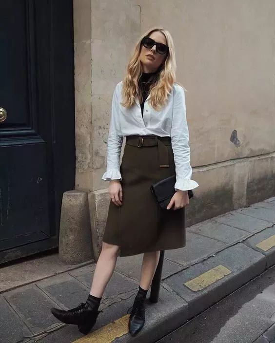 今年秋冬流行“煙管領”，不露脖子更優雅，難怪40歲女人都愛穿