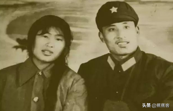 天山老兵陳俊貴:吃掉戰友的救命饅頭,他因愧疚攜妻兒守墓24年 天山老兵陳俊貴:吃掉戰友的救命饅頭,他因愧疚攜妻兒守墓24年