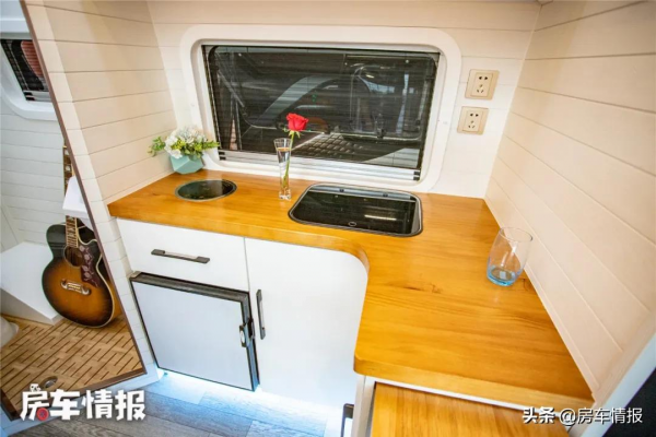 新款大通V90房車，全新佈局首次亮相，全屋定製家居看著特洋氣