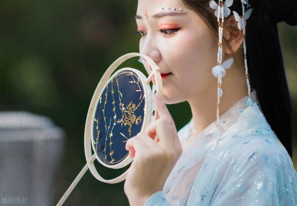 李清照的這首詞，寫盡了少女時代的怦然心動