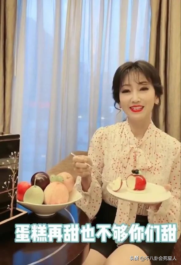 10位自然衰老的中老年女星，面板鬆弛滿面皺紋，但比整容臉舒服