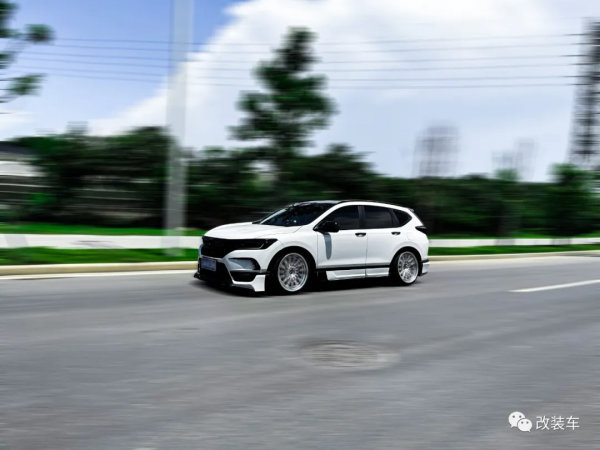 再加10萬塊本田皓影也很帥，自己開模做套件玩姿態