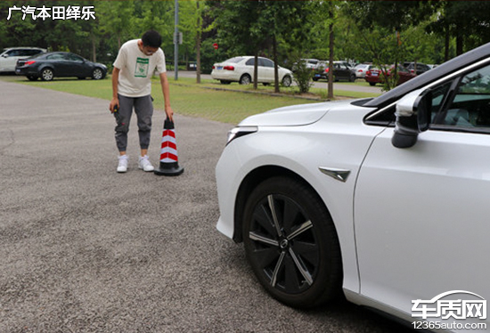 日常實用性測試橫評：純電動緊湊型轎車篇