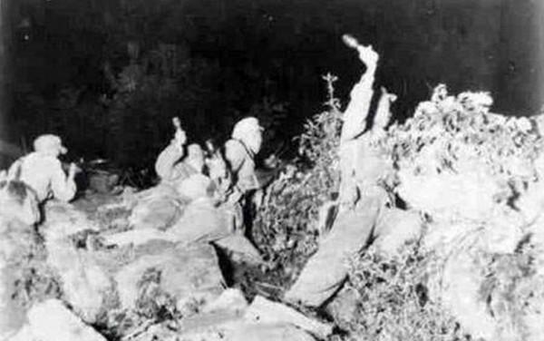 志願軍連長髮明三朵花戰術，40人擊斃800美軍，屍體多到下不了腳