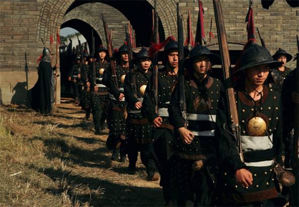 李自成當了42天皇帝,期間他只幹了三件事,吃餃子玩妞花錢 李自成當了42天皇帝,期間他只幹了三件事,吃餃子玩妞花錢