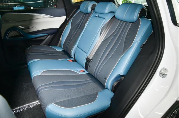 比亞迪宋Pro：支援NFC手機鑰匙，頂配搭載12.8英寸可旋轉大屏！