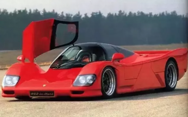 95歲英女王開路虎，卻沒有駕照，汶萊國王身家700億有7000輛豪車