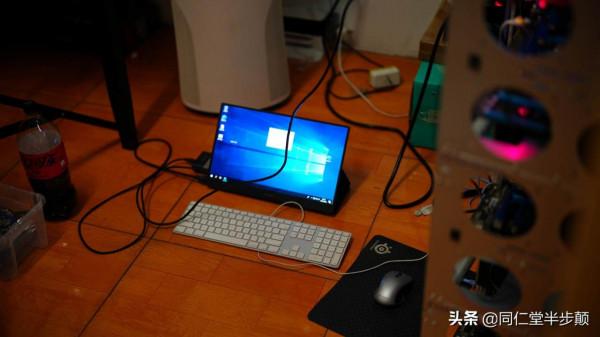 USB-C一線通 反向充電 4K高色準 OLED便攜屏：幻想的功能它都有了