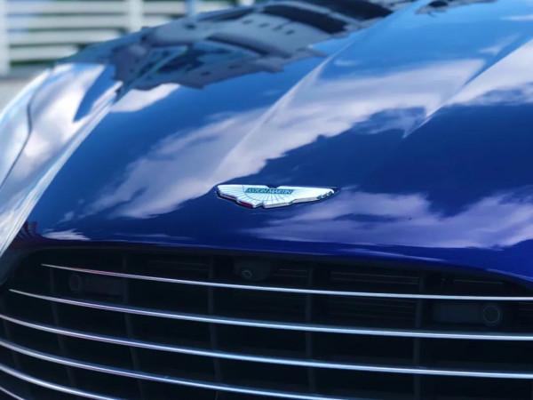 300萬買輛英倫跑車，“牛馬倫”心想：這是老哥