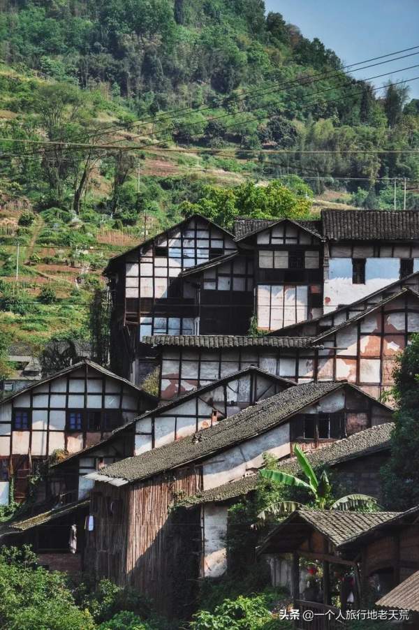 苦等5年終通高鐵！這座比成都還巴適的酒城，為了吃也要去一趟