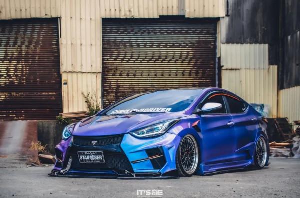 這臺現代Elantra有點獨特