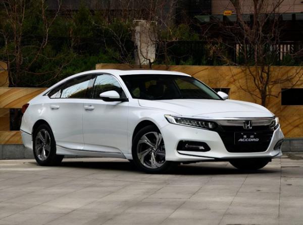 8月中型車銷量十二強榜，寶馬3系奪冠，雅閣第四，賓士C級未上榜