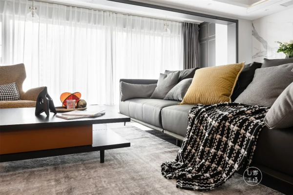 豪宅標配裡有啥?155㎡現代輕奢家以深色系拉滿氛圍感 豪宅標配裡有啥?155㎡現代輕奢家以深色系拉滿氛圍感