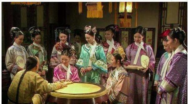 除了伺候皇帝，清朝的妃子們每天都是如何度過的？