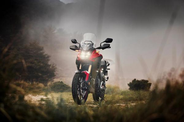 國產版的參照物，Honda 2022 400X 日本本土版