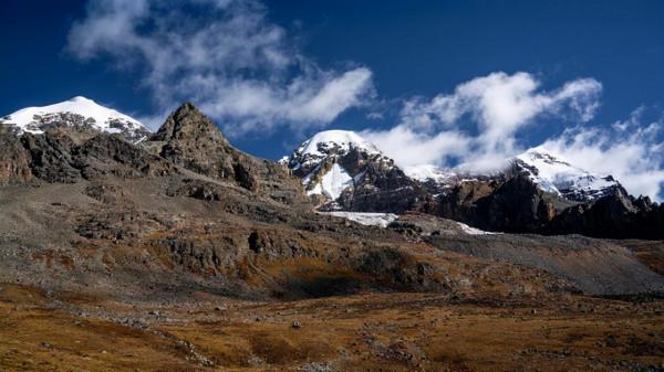 川西海拔最高最大最藍的海子——亞莫措根