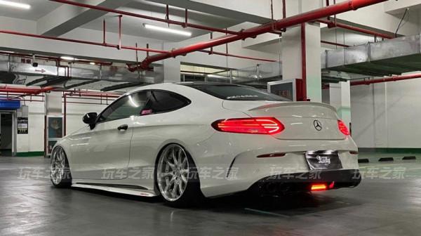 把女朋友的賓士C Coupe拿來玩改裝 給她一次讓別人羨慕的機會