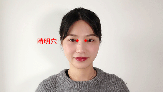 睡前玩手機,應該開燈還是關燈?選錯,小心損傷視神經 睡前玩手機,應該開燈還是關燈?選錯,小心損傷視神經